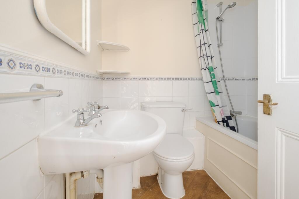 124D-Colney-Hatch...