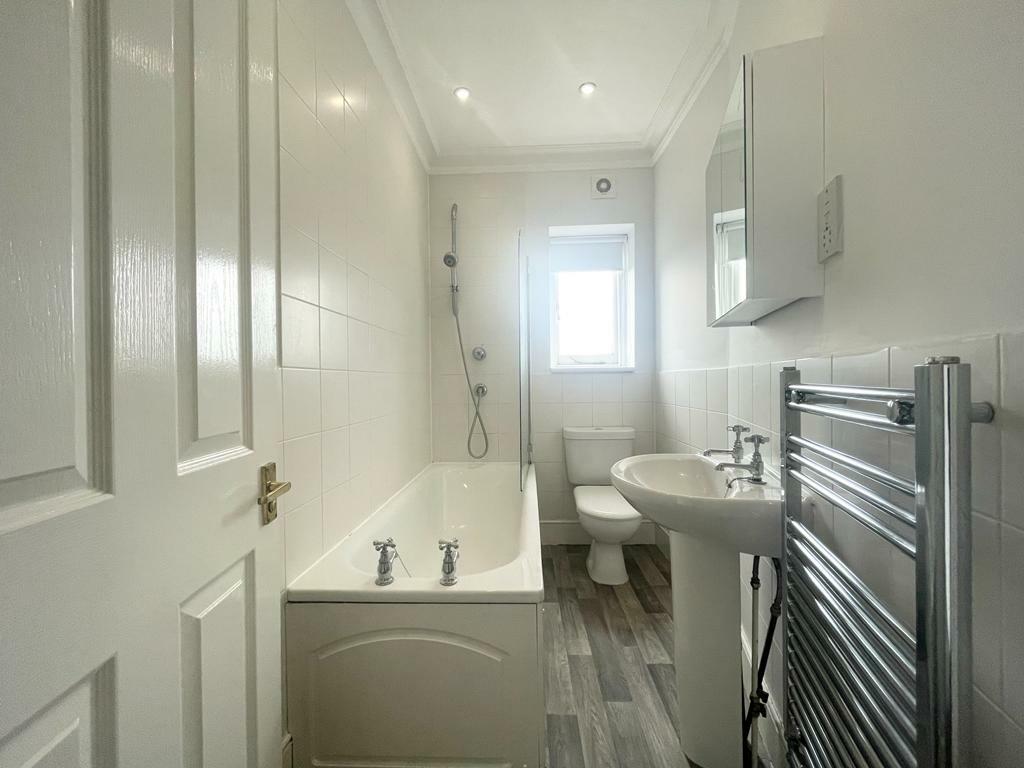 5 Bathroom.jpg