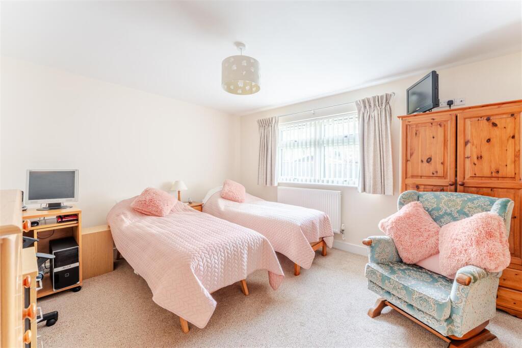 1A Elm Close Yatton BS49 4EL 18.jpg