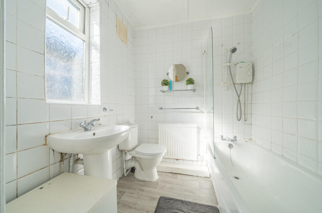 1361289-4-68e3cd7...