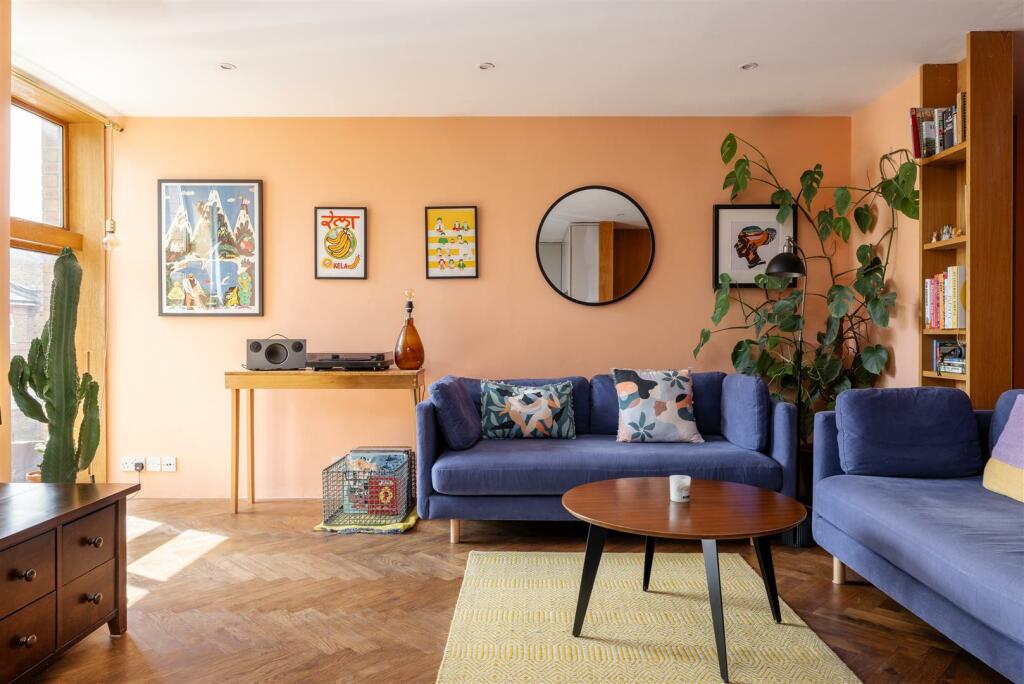 Huxley Road E10
