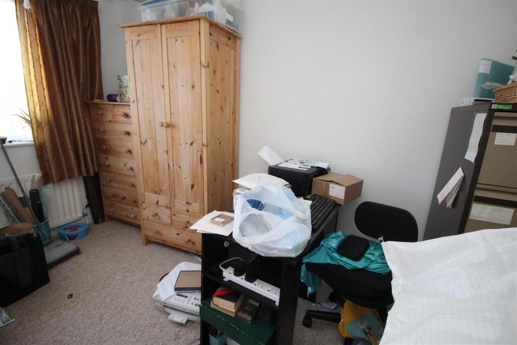 bedroom 2 .JPG