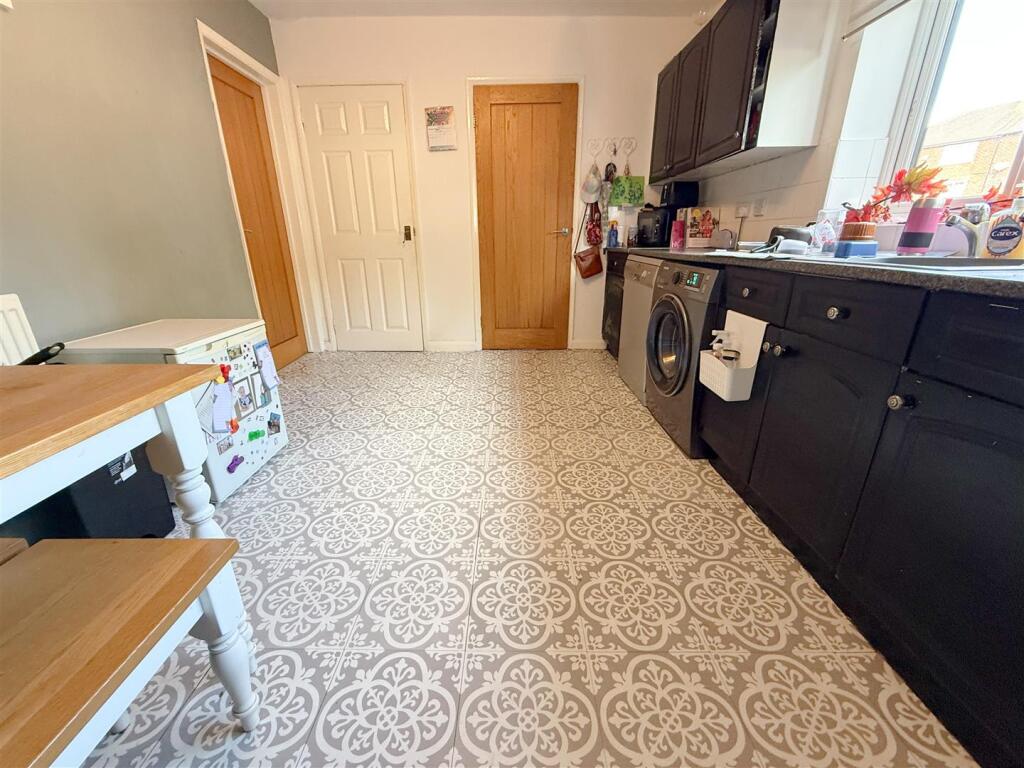 KITCHEN DINING ROOM