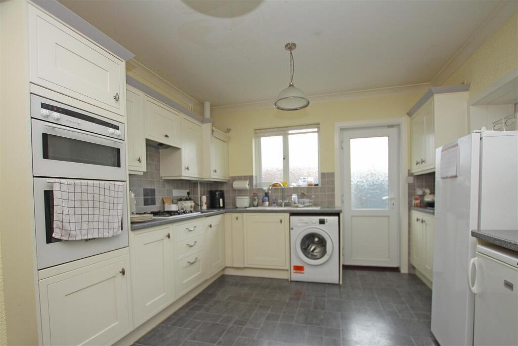 Kitchen c.jpg