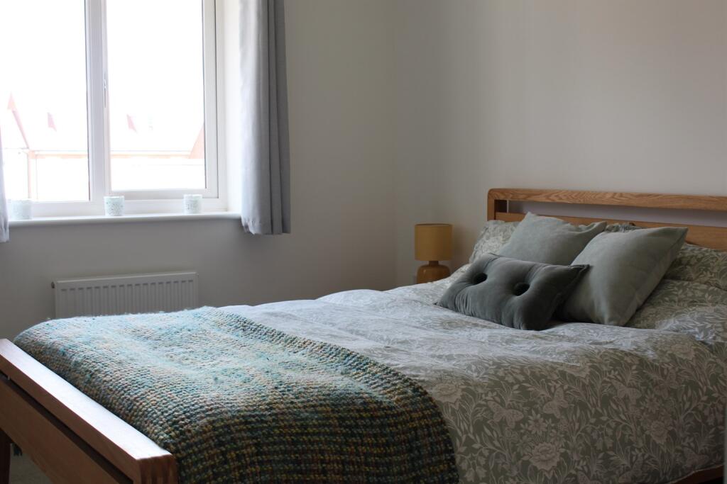 Bedroom (Main)