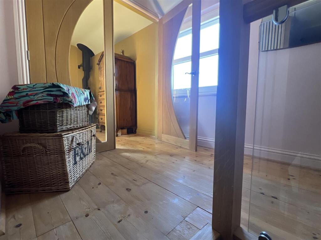 Landing &amp; Hall