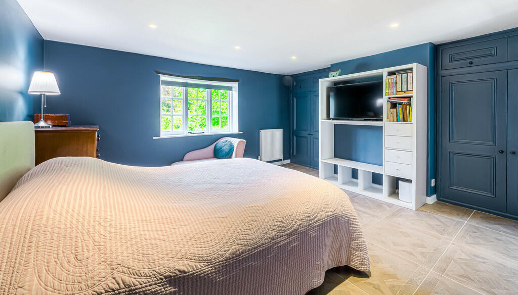 Manor Cottage    ...