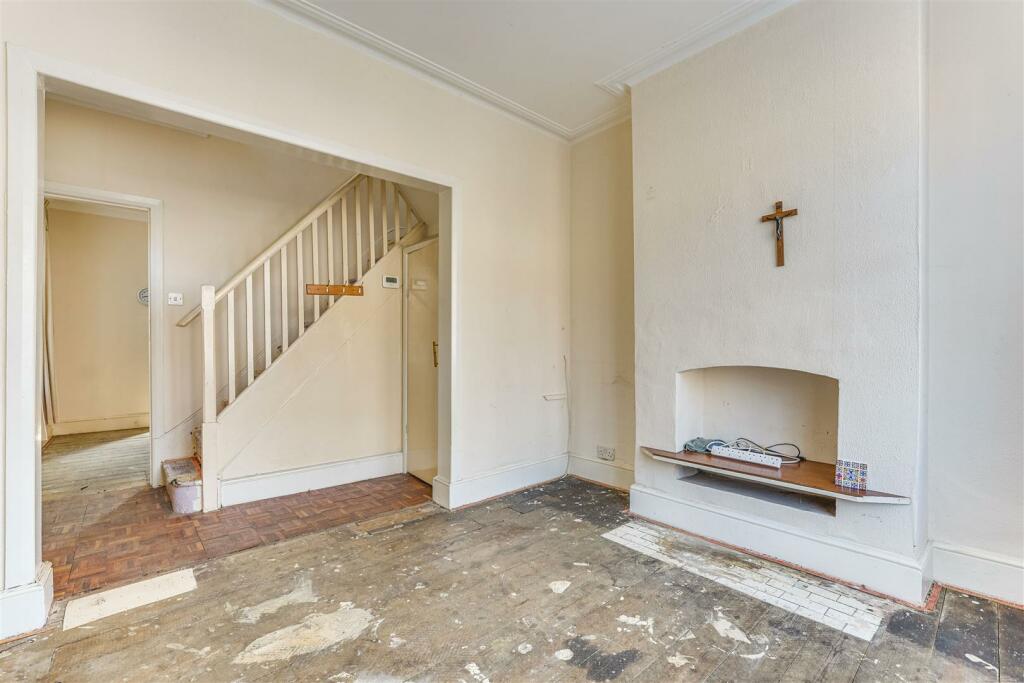 56 Moselles Road-2.jpg