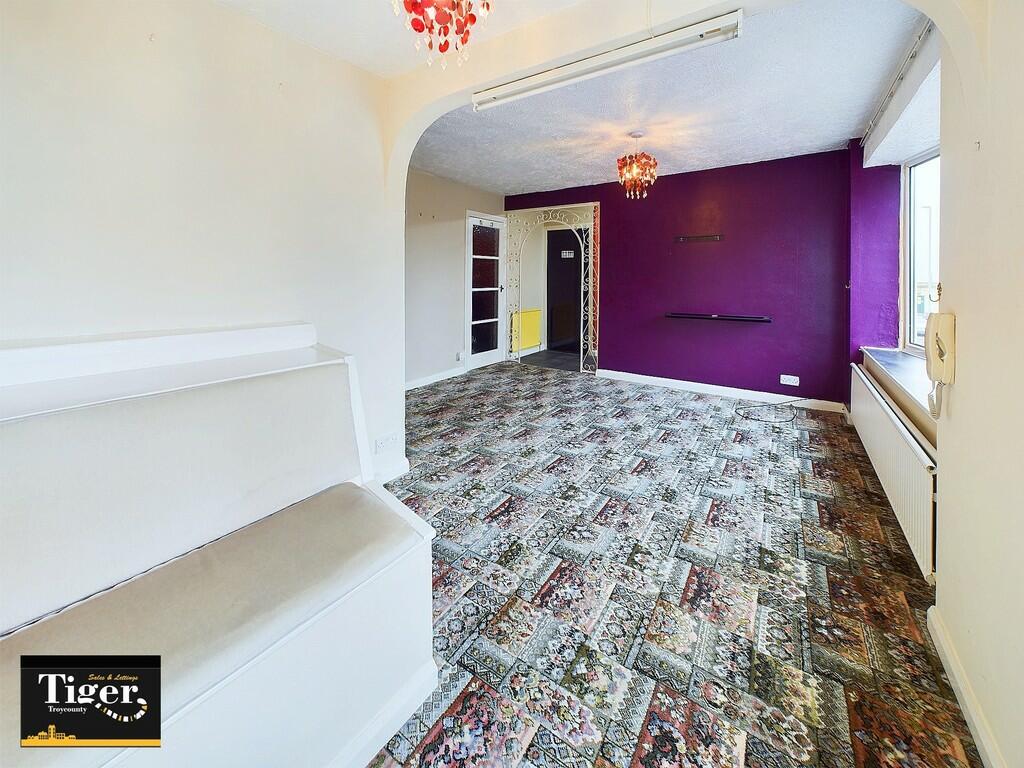 CAM02176G0-PR0395...