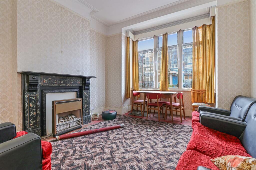 04-0aef78921 AM 25 Clifford Gardens, Kensal Rise, 