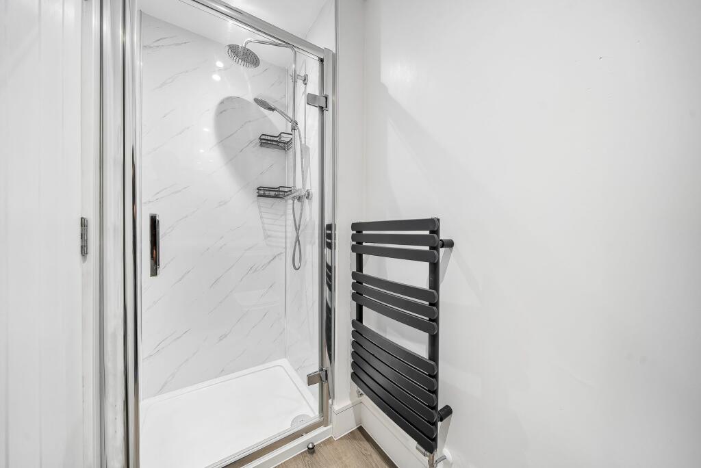 Shower W.C (1)