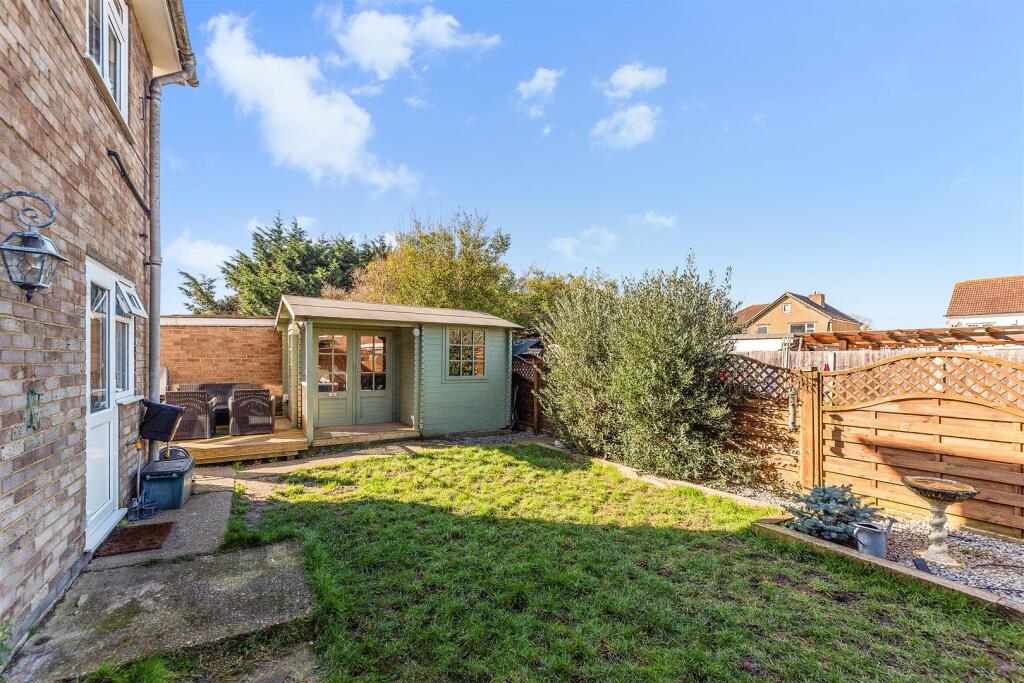 SALTASH CLOSE, 6- (21).jpg