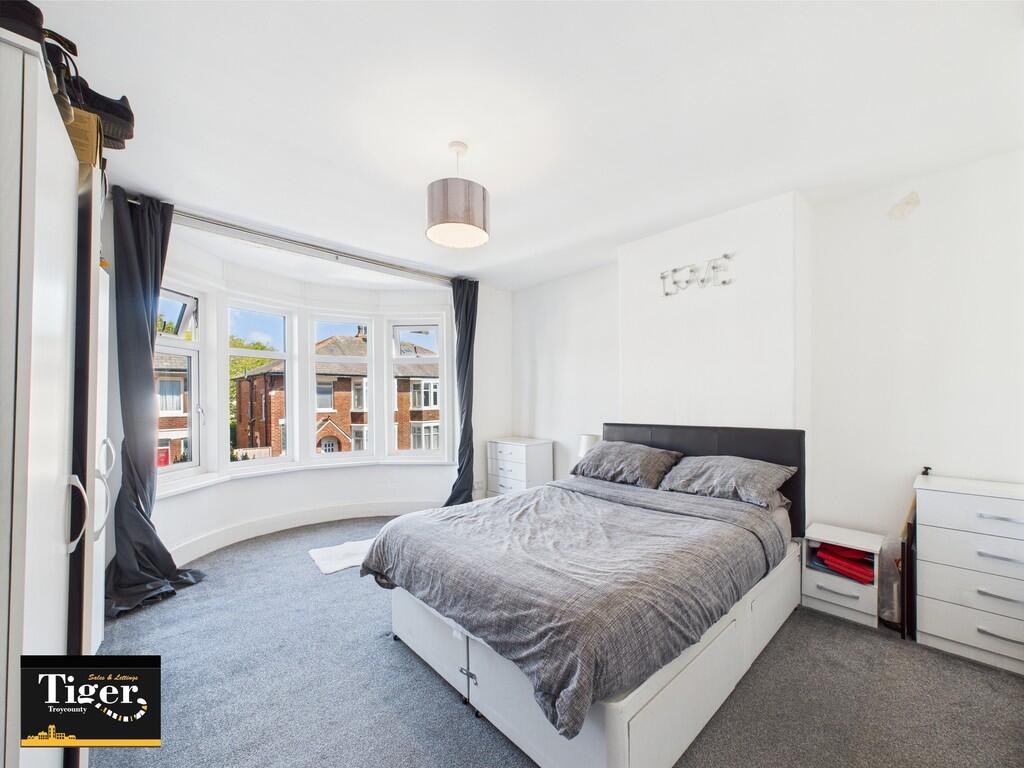 CAM02176G0-PR0580...