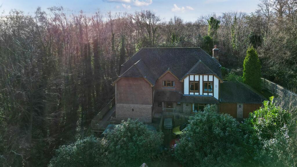st-kitts-close-st-leonards-on-sea-tn377tb-drone (7