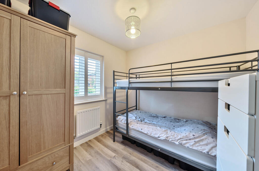 1303087-16-683ee9...