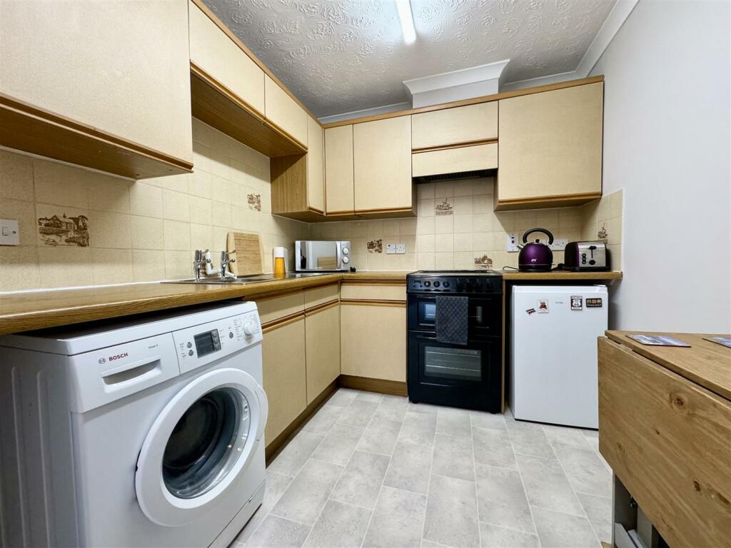 KITCHEN: