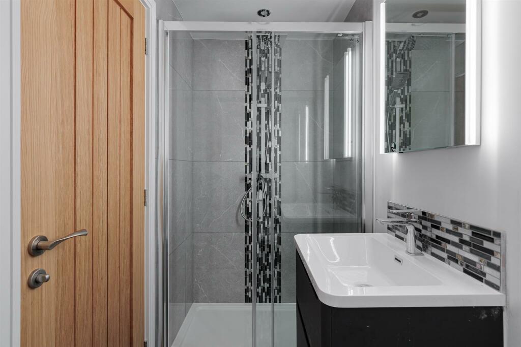 Bedroom Two En-Suite