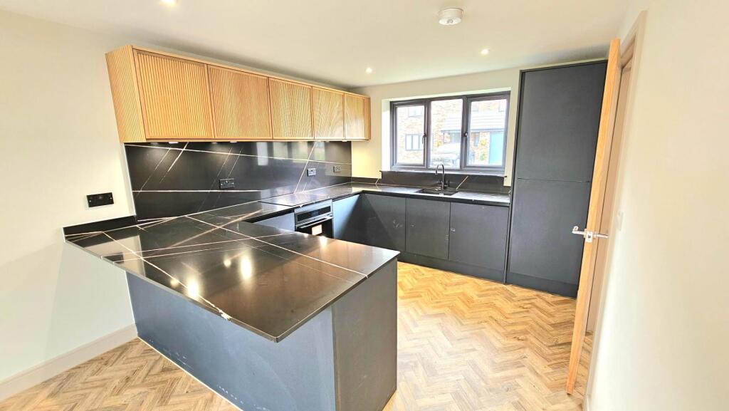 12 Magnum Plum Way kitchen 2.jpg