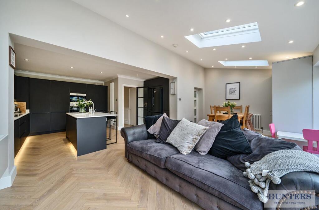 Extended Family/Kitchen/Diner