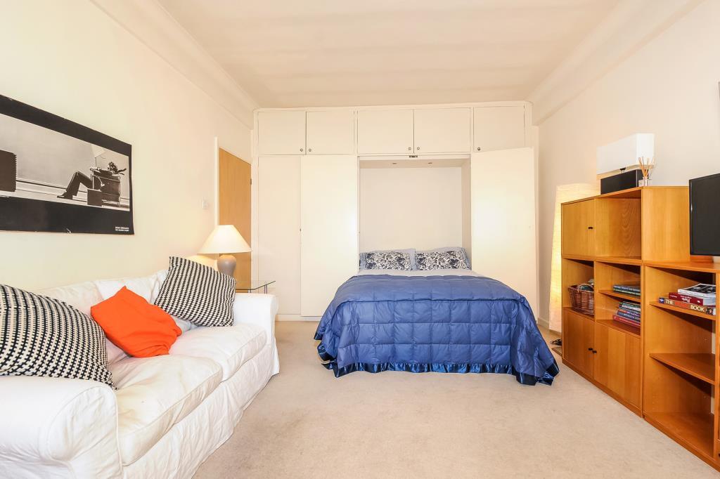 Reception Room/Bedroom