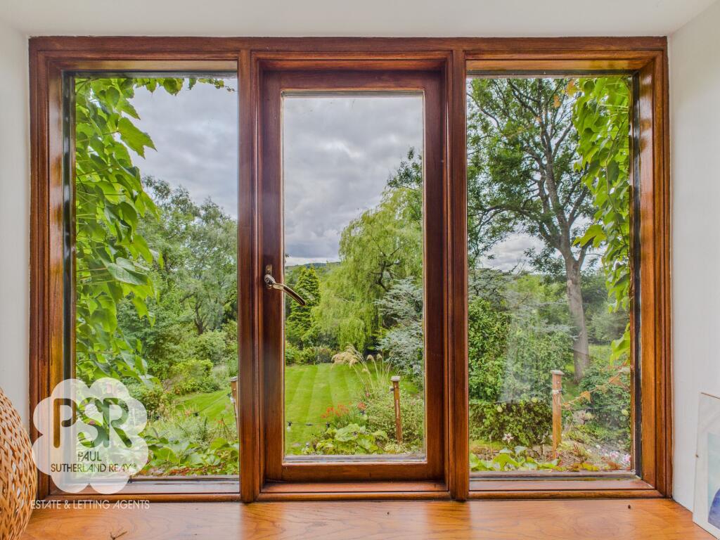 Principal Suite - Views over Garden