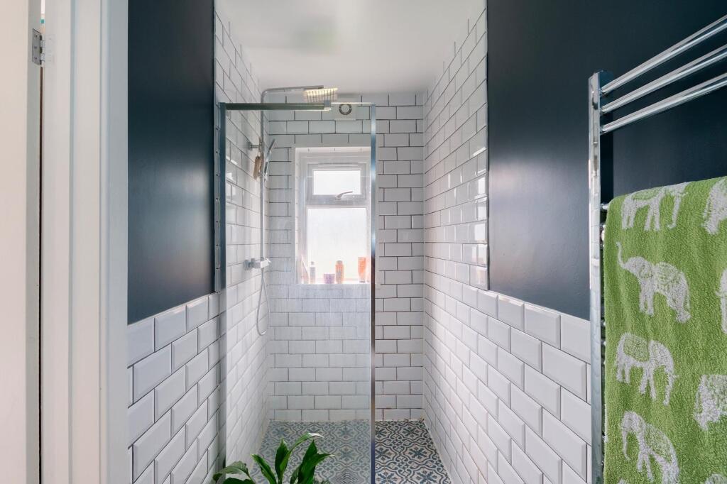 3B8RBR - Shower Room C.jpg