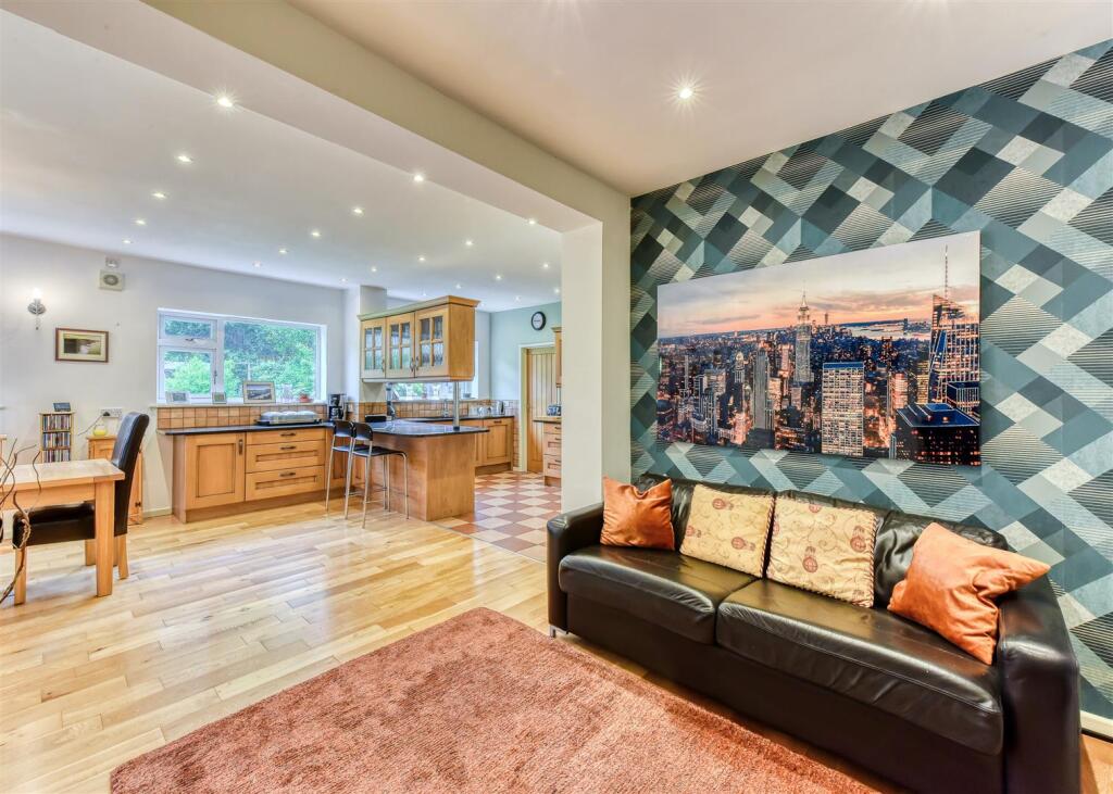 32 Highlands Road-kitchen6.jpg