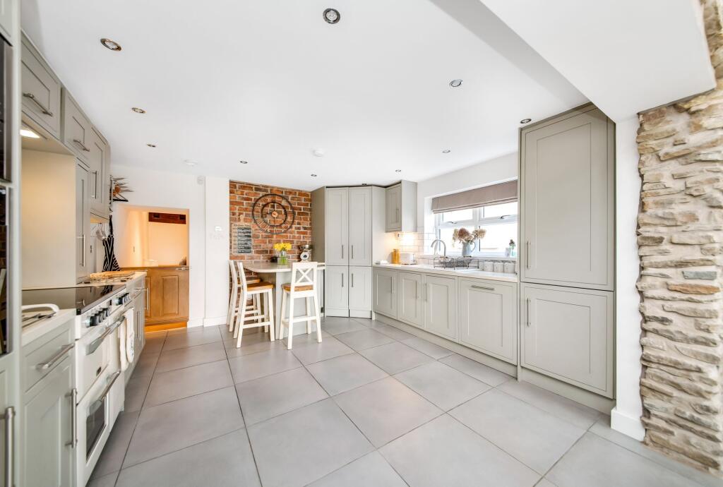 BREAKFAST KITCHEN