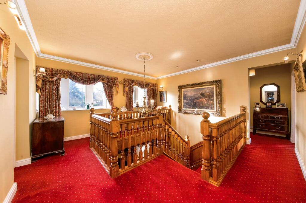 FIRST FLOOR LANDING