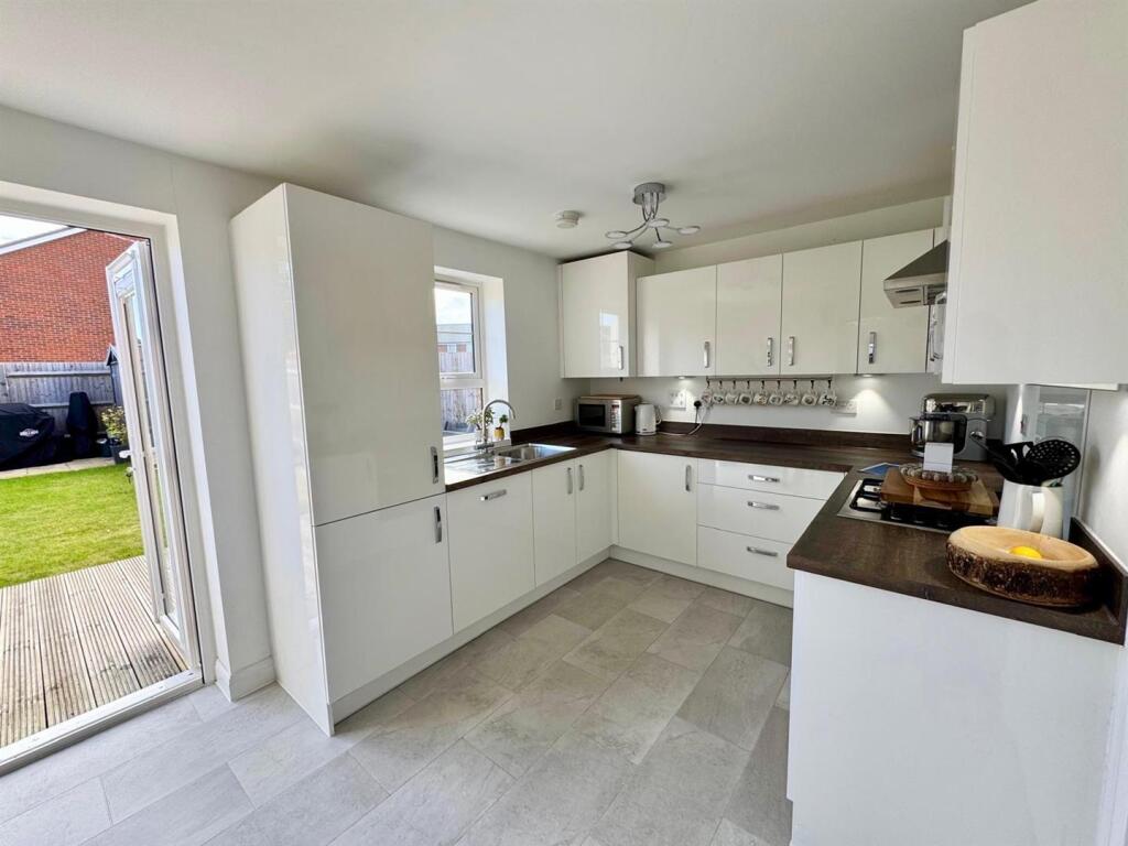 2. Kitchen 3.jpg