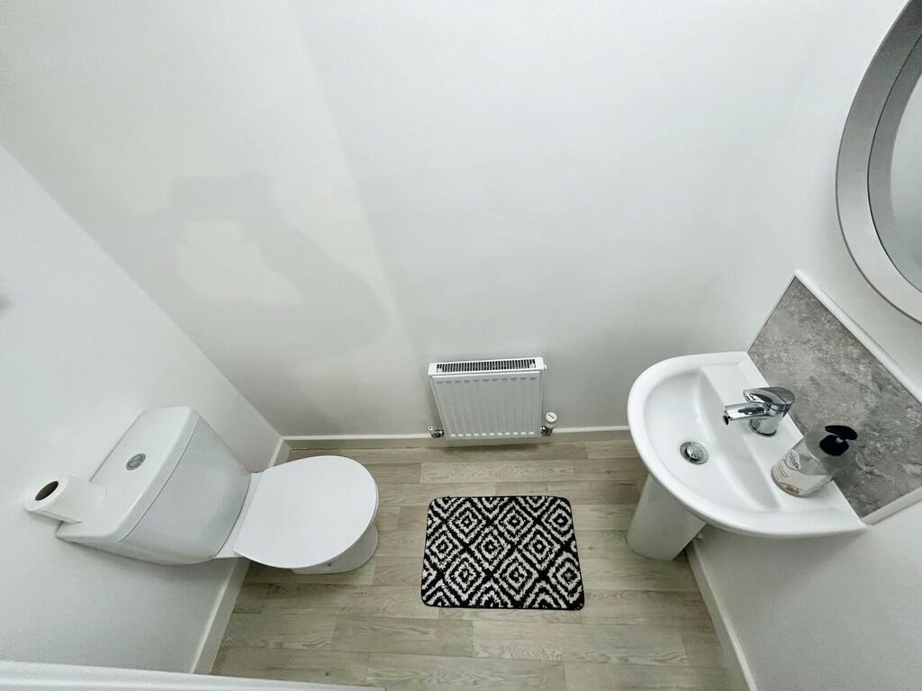 65e9f406-WhatsApp...