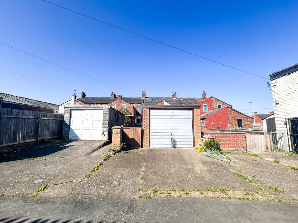 Garage / Driveway