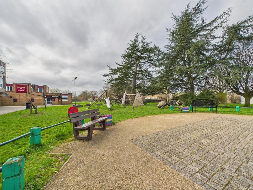 18 - 3-Bedroom Maisonette in Yate.jpg