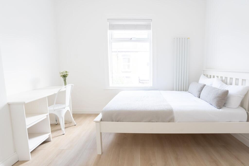 Bright and inviting double bedroom with a comfo...