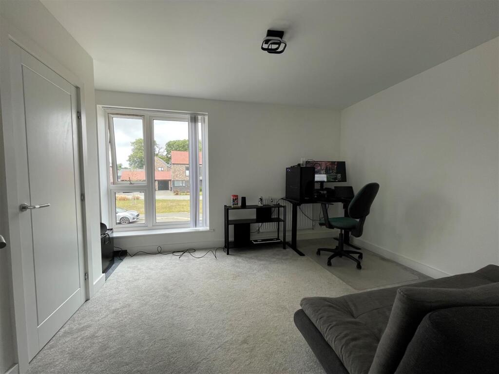 48 Wren Way - Bed 2.jpg