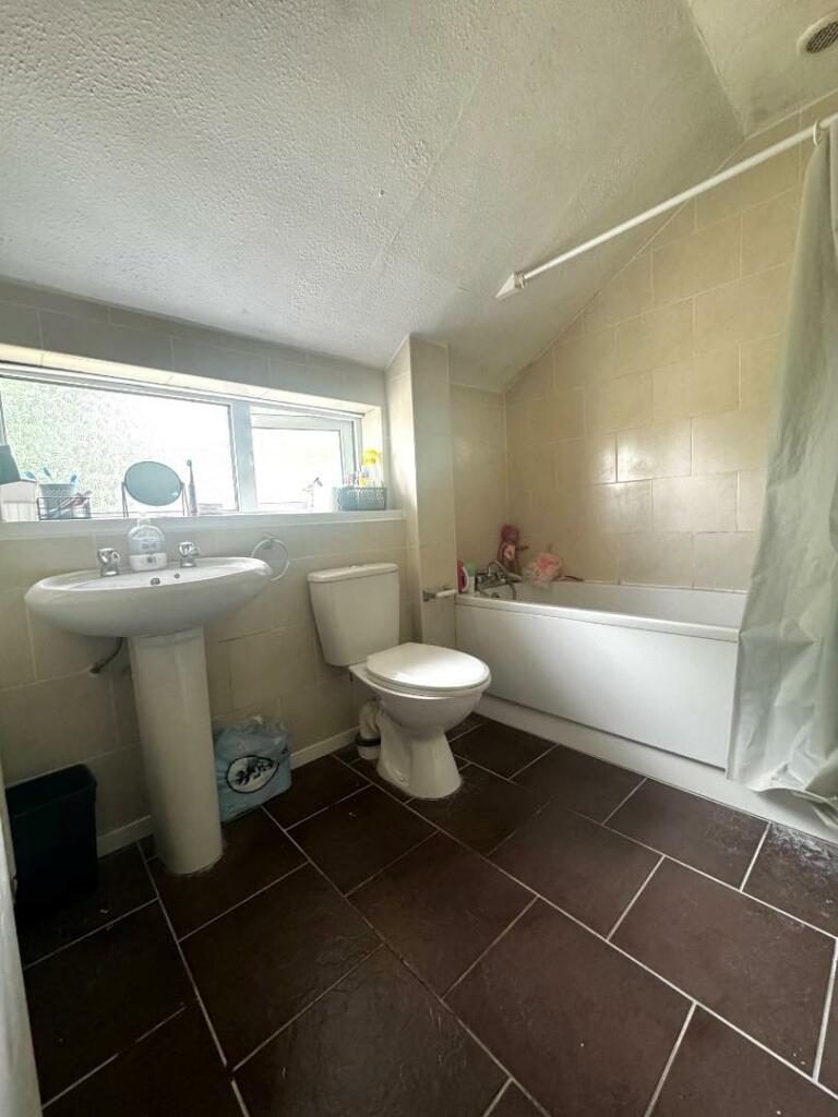 ickleton bathroom.jpg