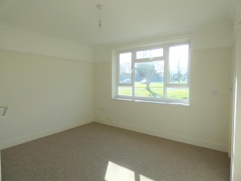 Pic 3 Living Room.JPG