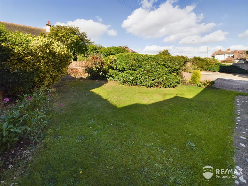 Front Garden (2).jpg