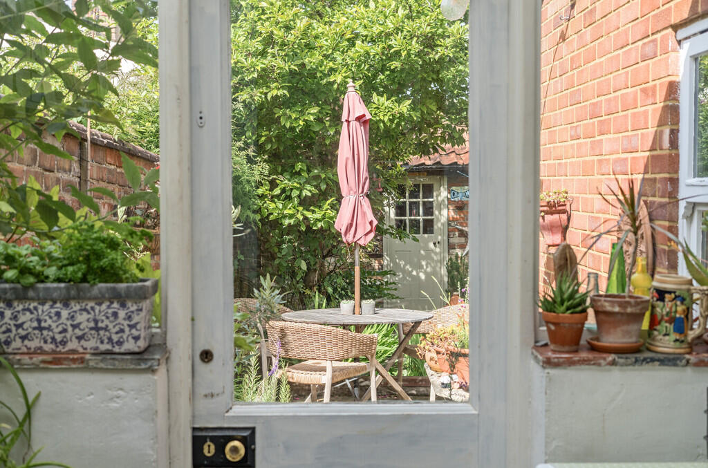 1293685-19-683835...