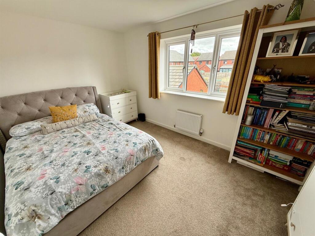 PG10 Bed2.jpg
