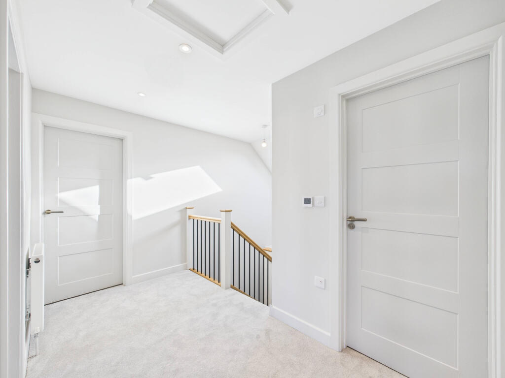 CAM01354G0-PR0625-STILL016