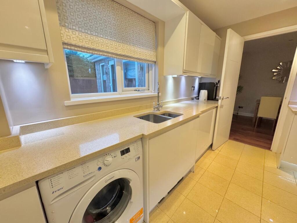 33fafbfe-40f6-44b2-9aea-69b9a5af2b5e