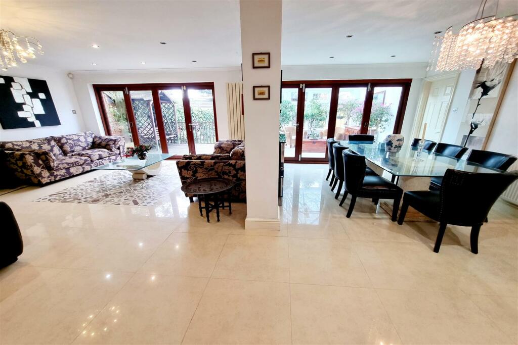 OPEN PLAN RECEPTION AREAS: PIC. 1