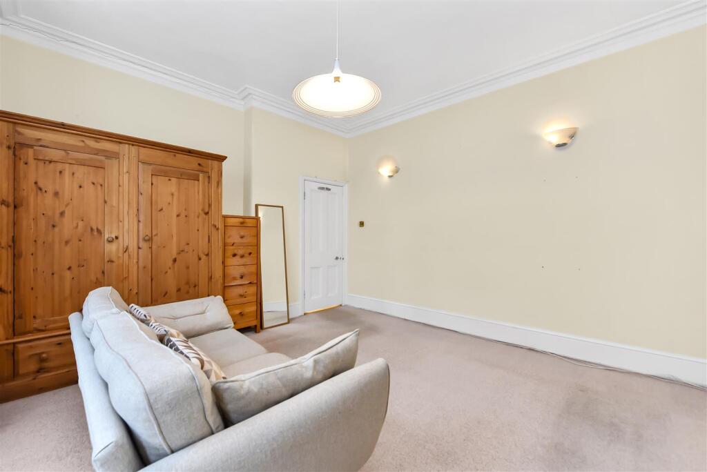 Master Bedroom-2.jpg