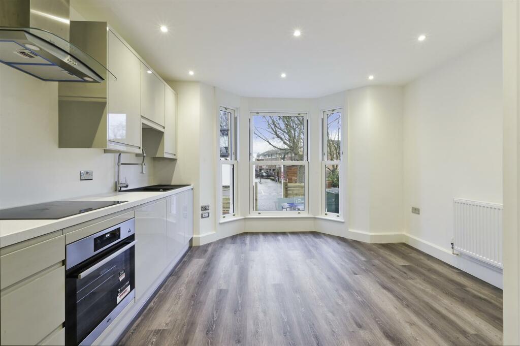 LYNWOOD OAKS FLAT 3- (1).jpg