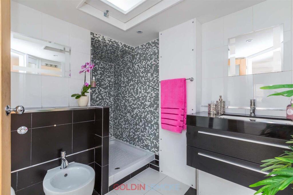 En Suite Shower Room