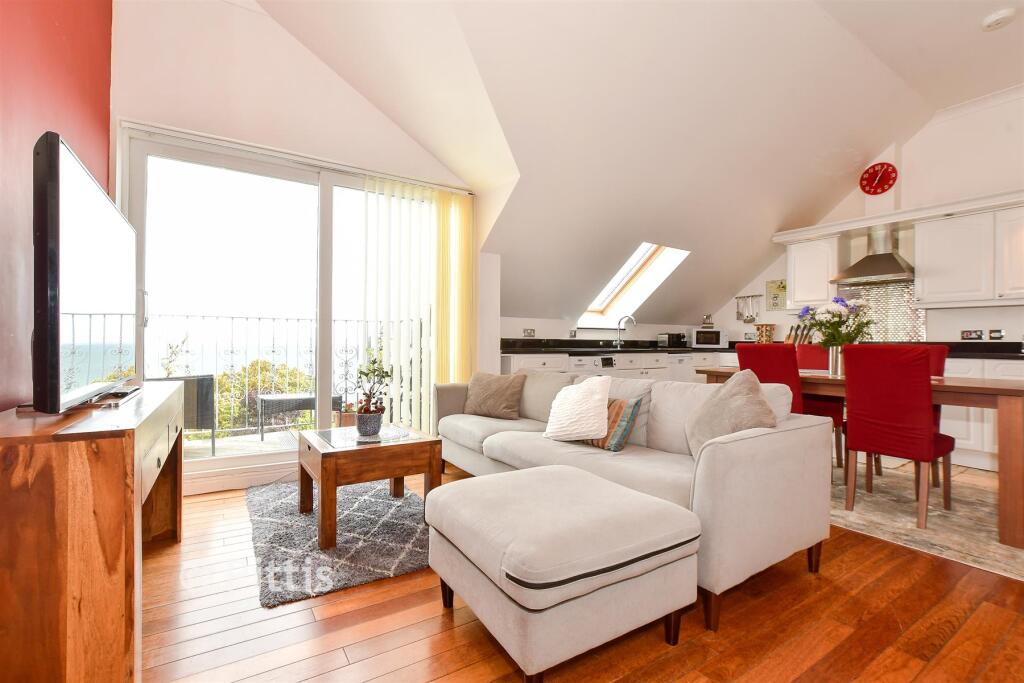 Kitchen/ Living Room