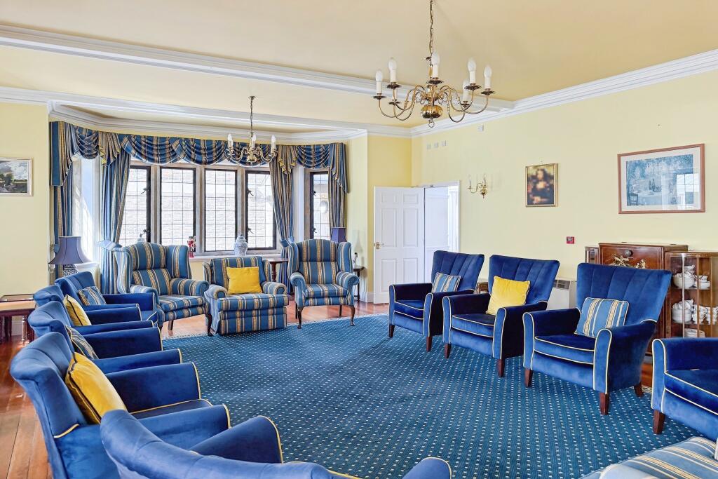 COMMUNAL LOUNGE