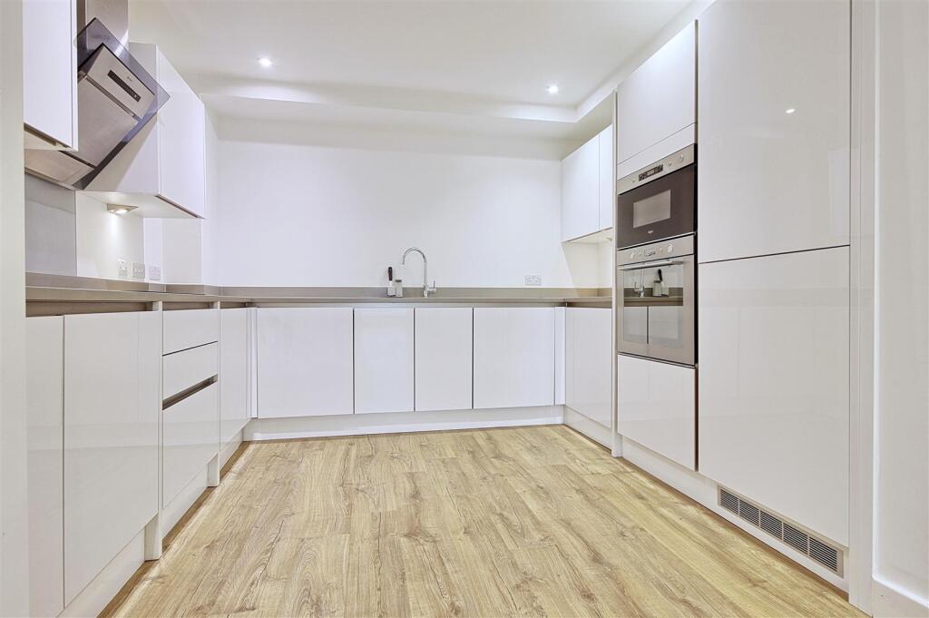 Kitchen 5.jpg