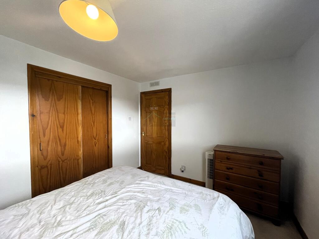 Bedroom 1b.JPG